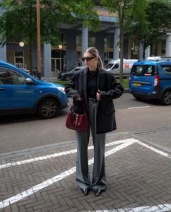 15f3591b8782a32dd115ced5e7c7ffaa 242x300