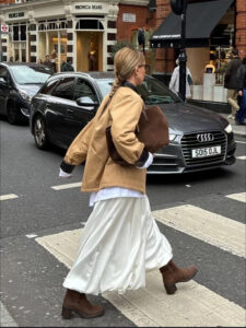 1705f540651cf3199572bc026b8afa78 225x300